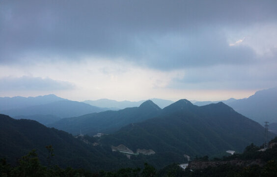鵝凰嶂 起伏的山巒 山巒