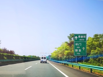 高速路標(biāo)識(shí)牌