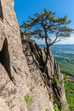 遼寧丹東五龍山高山懸崖峭壁風(fēng)光