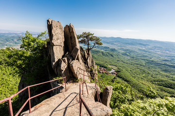 遼寧丹東五龍山高山懸崖峭壁風(fēng)光