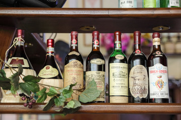 酒吧里的酒展示
