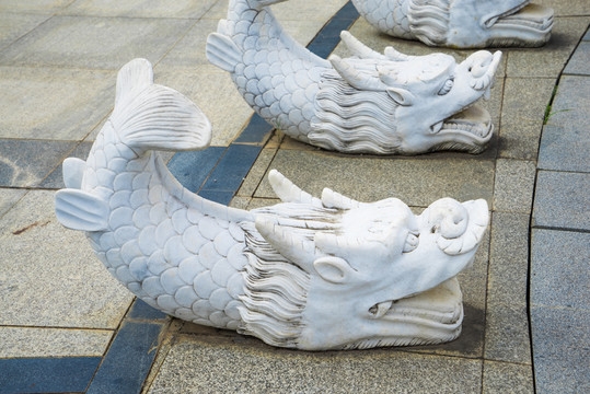 龍頭魚尾雕塑
