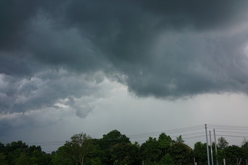 風(fēng)雨欲來 烏云密布 烏云