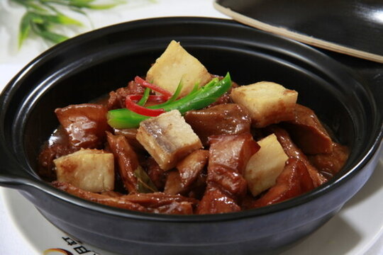咸魚蘿卜腩肉煲
