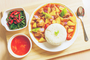 咖喱雞套飯