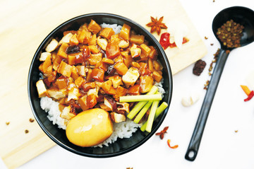 臺式鹵肉套飯