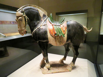 唐三彩黑釉陶馬