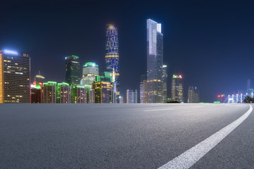 公路路面和城市建筑景觀