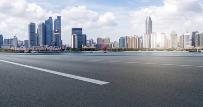 城市道路瀝青路面和青島五四廣場(chǎng)