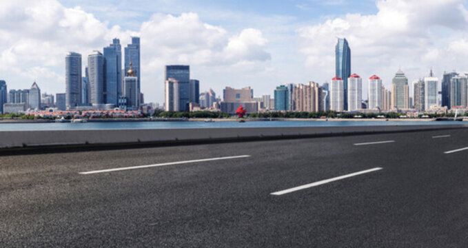 城市道路瀝青路面和青島五四廣場(chǎng)