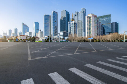 城市道路瀝青路面和青島摩天大樓
