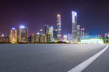 城市道路瀝青路面和廣州建筑夜景