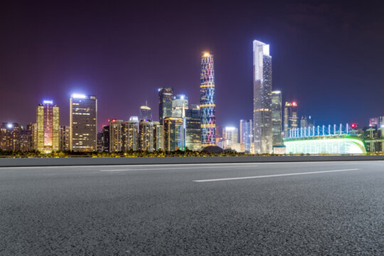 城市道路瀝青路面和廣州建筑夜景