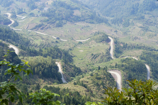 深山人家山路十八彎