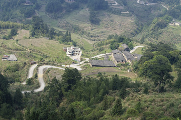 深山人家山路十八彎