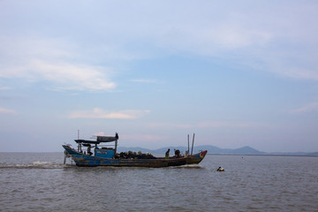 海上捕撈船