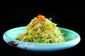 三葉香拌菠菜豆皮