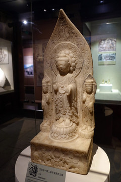 北齊漢白玉一佛二弟子背屏式立像