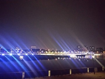 夜晚燈光