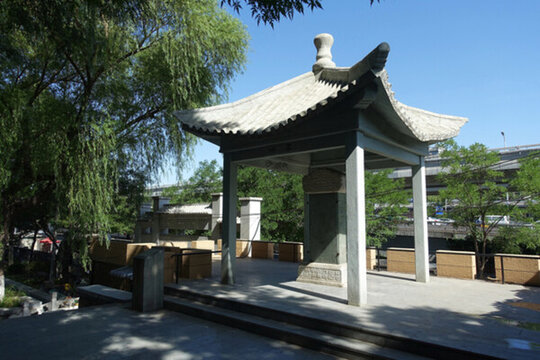 北京匯通祠乾隆詩碑亭