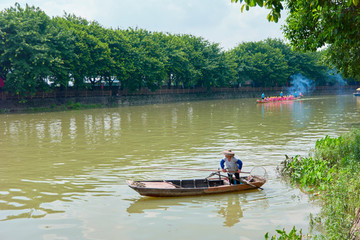 河涌小船