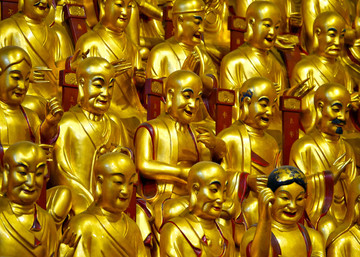 金色羅漢像