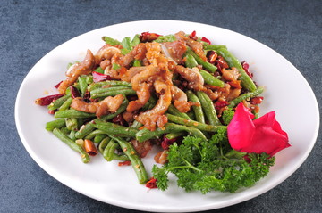 豆角炒脆骨