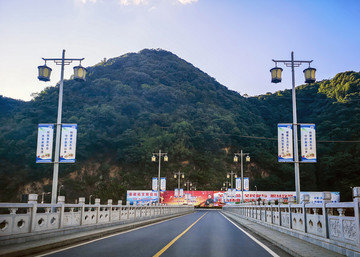 秋浦河大橋道旗廣告
