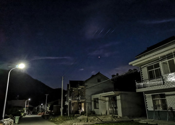 小村夜色
