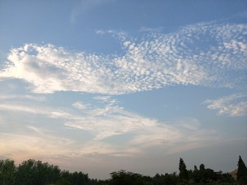 河流晚霞小船美景