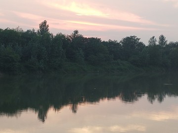 河流晚霞小船美景