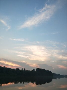 藍天白云彩霞河流