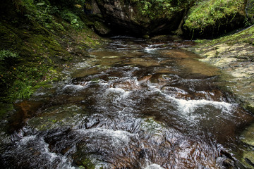 青云山溪水