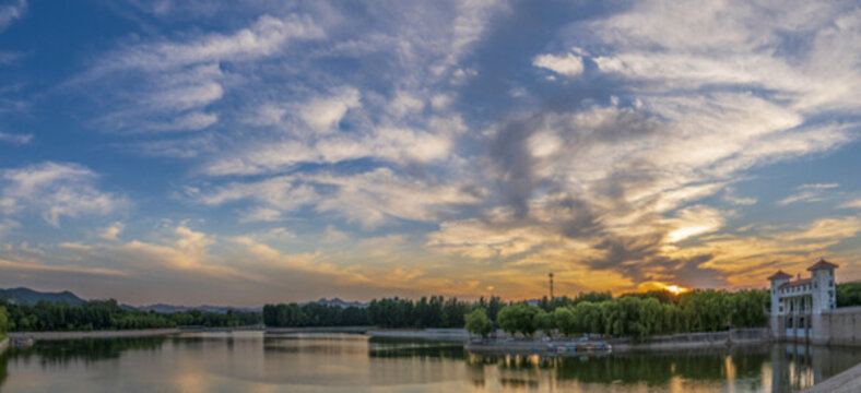 青州南陽湖碧水藍天風景