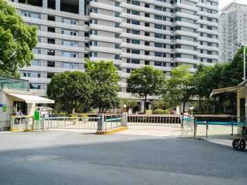 小區(qū)大門(mén)