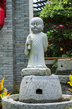 小和尚雕像