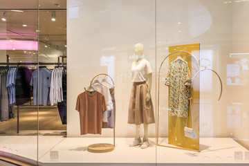 女裝店櫥窗