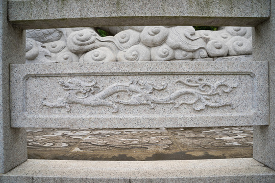 龍紋浮雕