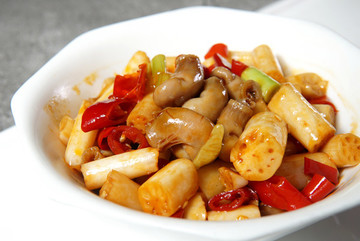 藕帶炒魚(yú)肚