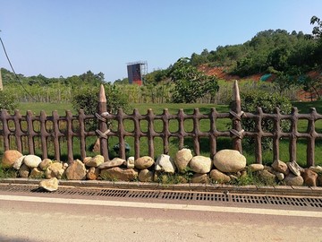 鵝卵石和圍欄