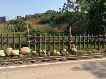 鵝卵石和圍欄
