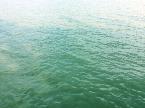水波蕩漾