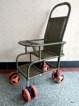 幼兒藤條推車