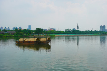 湖上小船