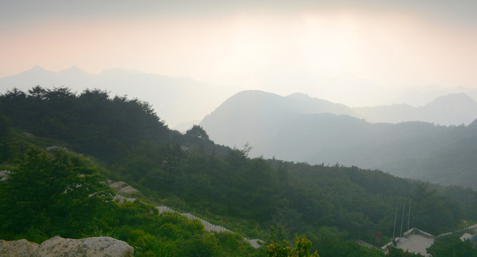 水墨泰山