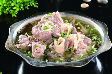 牛骨湯