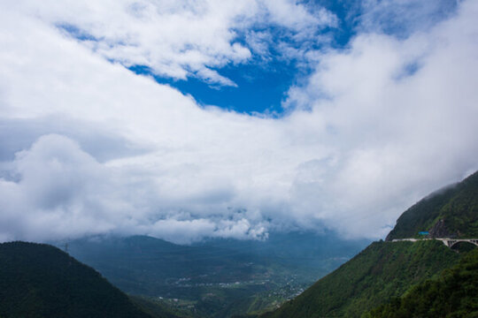 貢嘎雪山環(huán)線徒步沿途風(fēng)光03