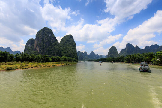 桂林陽(yáng)朔漓江風(fēng)光青山綠水