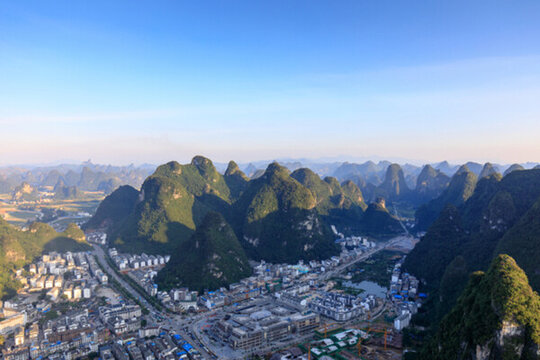 俯瞰陽(yáng)朔縣城全景