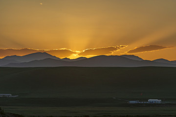 草原夕照